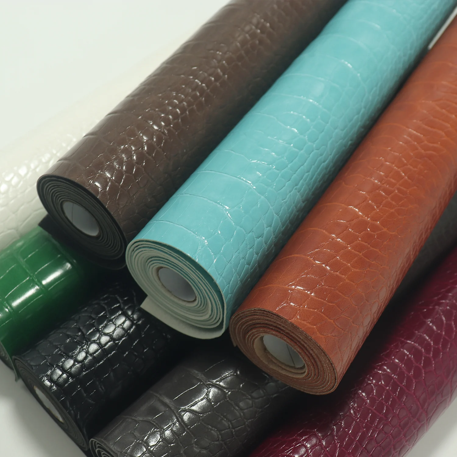 30x135cm Glossy Crocodile Patterned PVC Synthetic Leather 1mm Thick Cloth Bottom Soft Waterproof for DIY Handbags Belt Sofa