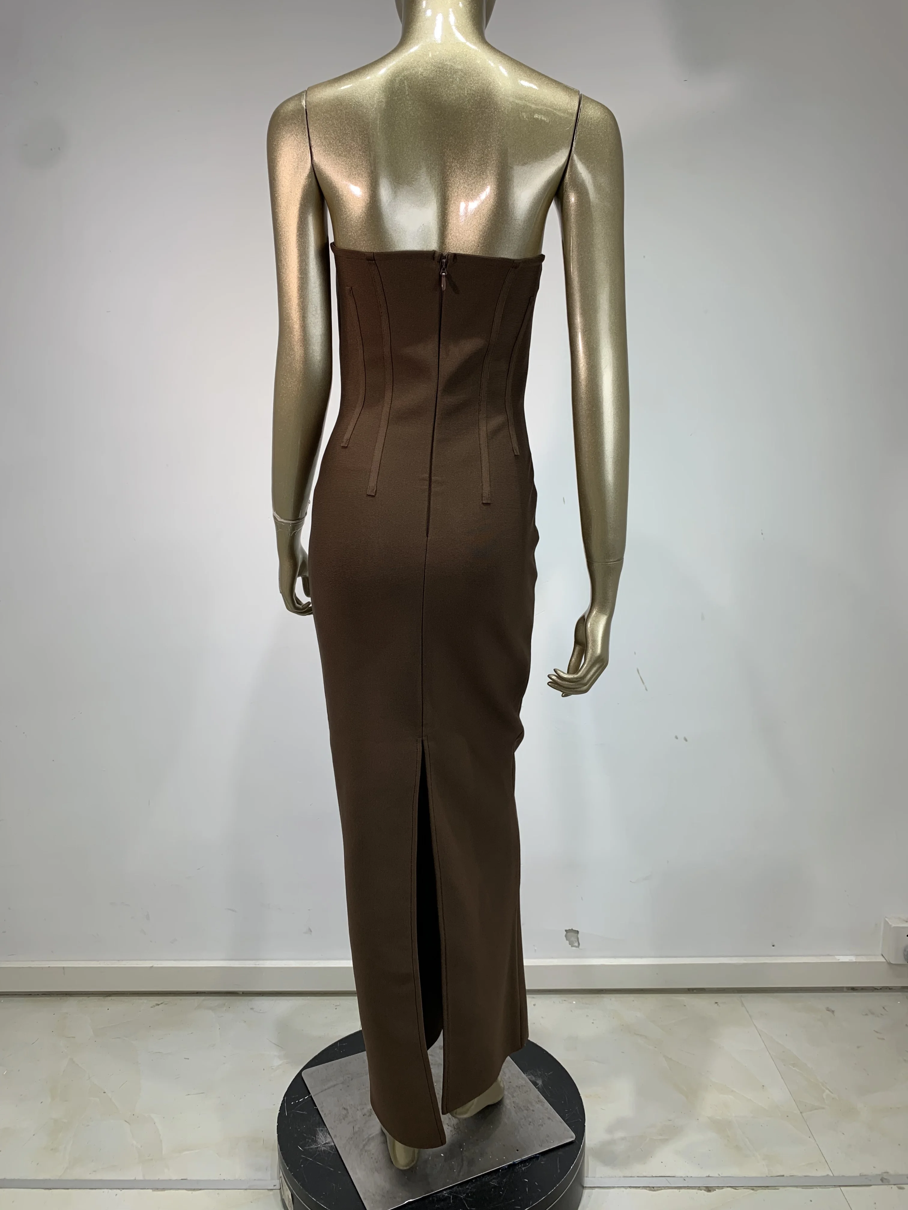 Vrouwen sexy strapless backless bruine maxi lange bandagejurk luxe verjaardag avondfeest elegante gebreide bodycon kleding