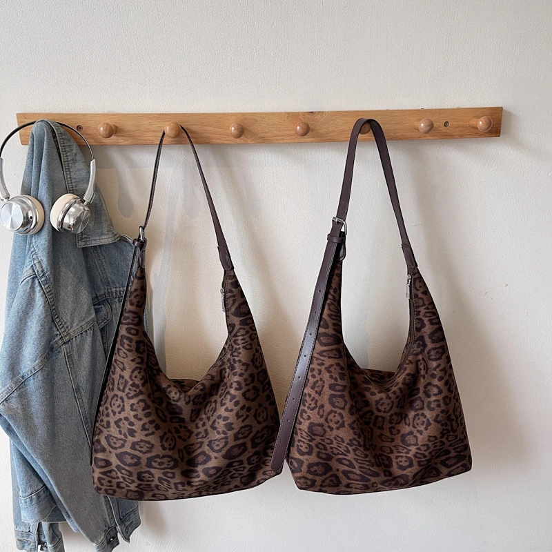 

Leopard Print Faux Suede Women Shoulder Bag Large Capacity Magnetic Closure Adjustable PU Strap Daily Commuter