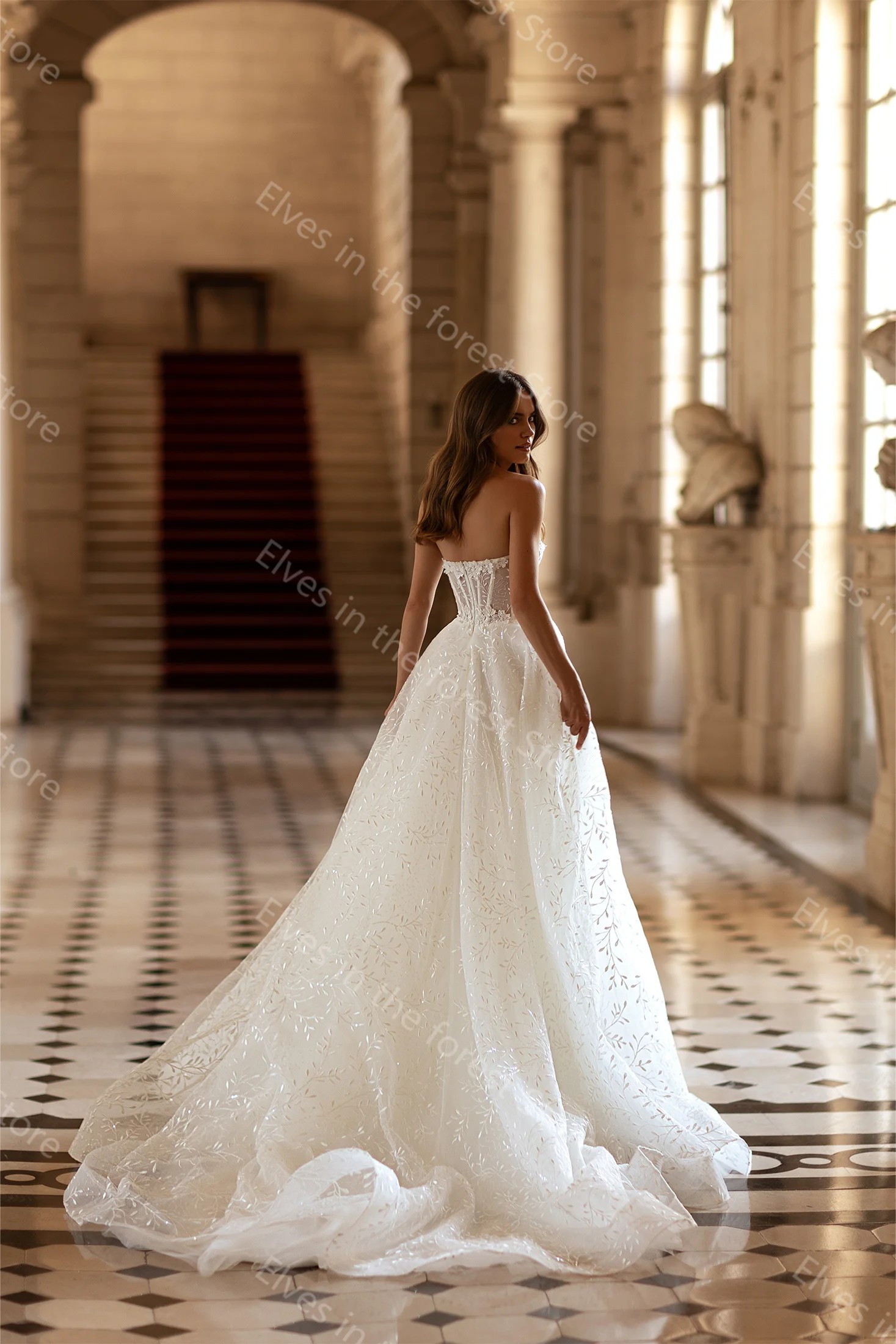 Glamorous Ivory A Line Wedding Dresses Floral Appliques Bridal Gowns with Cape Sexy Floor Length Customized Vestidos De Mariee