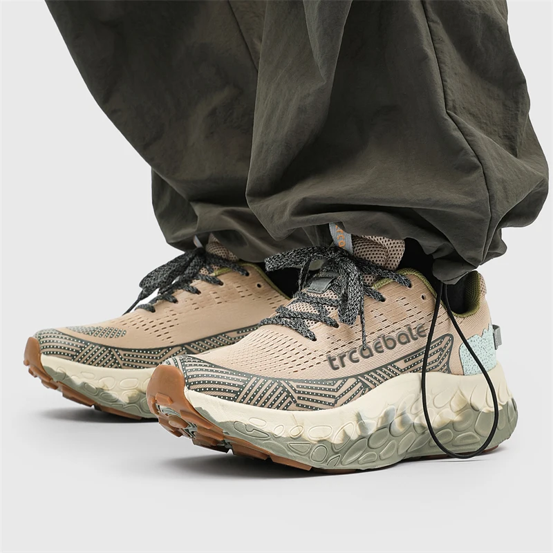 Women's trainers Men's running shoes Lightweight mesh breathable Outdoor jogging trainers Classic tennis shoes 2025