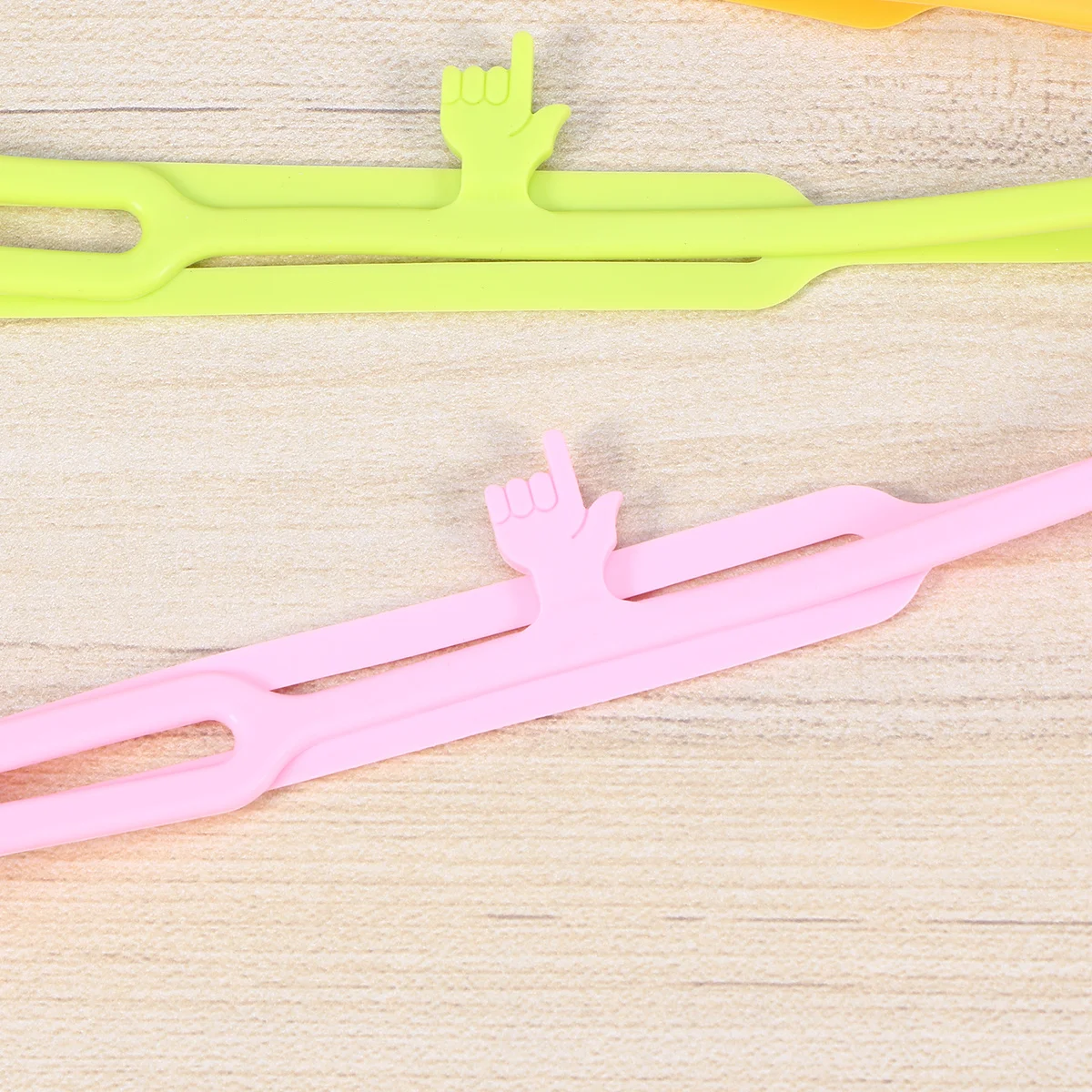 

4Pcs Silicone Finger Bookmarks Creative Cute Reading Page Marker Stationery Supplies Random Color for Home School