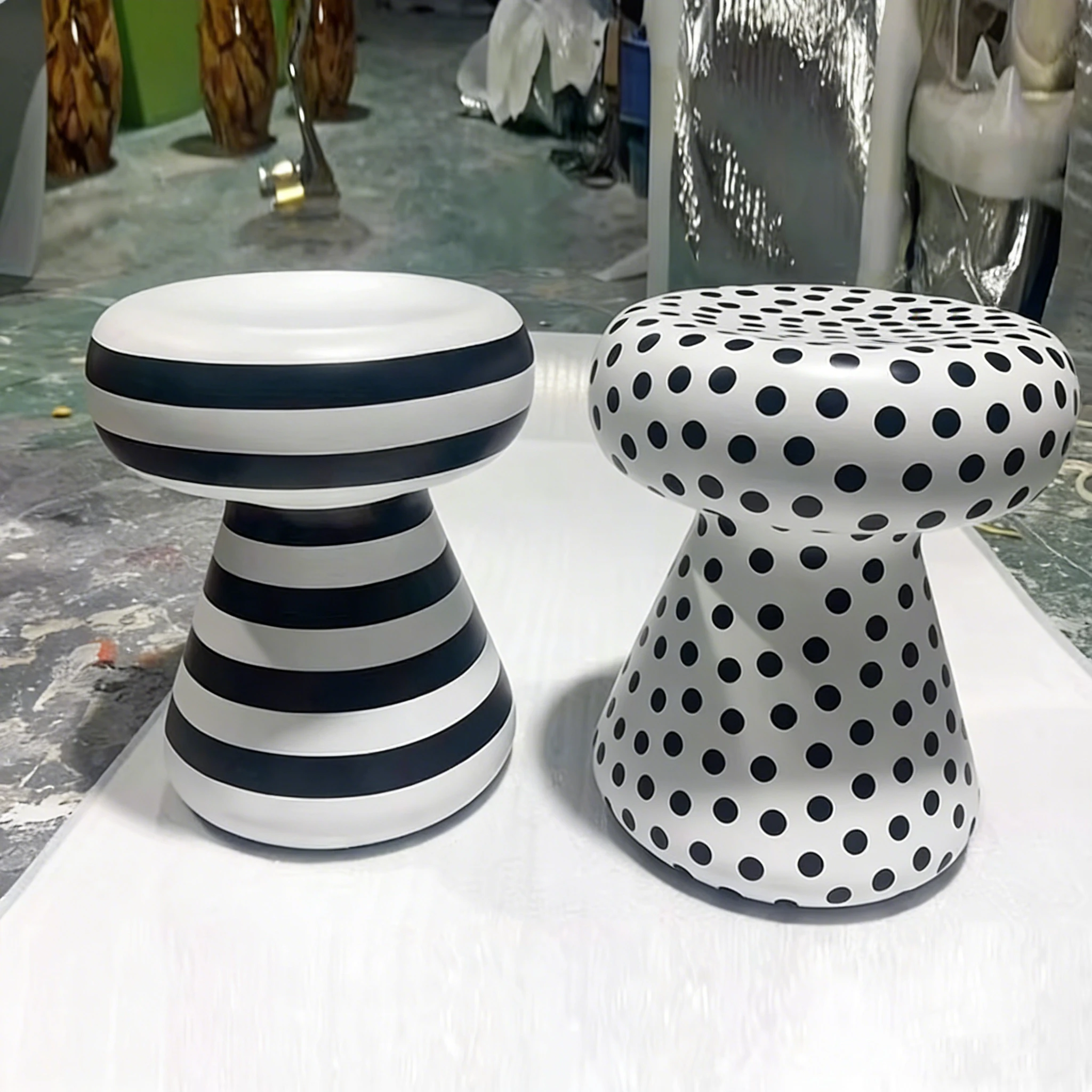 Factory Wholesale Nordic Furniture Small Side Table Fiberglass Outdoor Coffee Table Round Tea Table Chair for Hotel Apartment