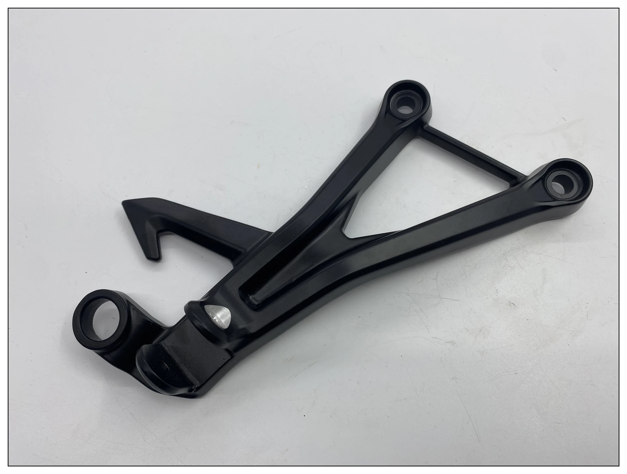 Suitable for Kawasaki ZX-4R/ZX-4RR rear footrest bracket/footrest tripod/exhaust bracket