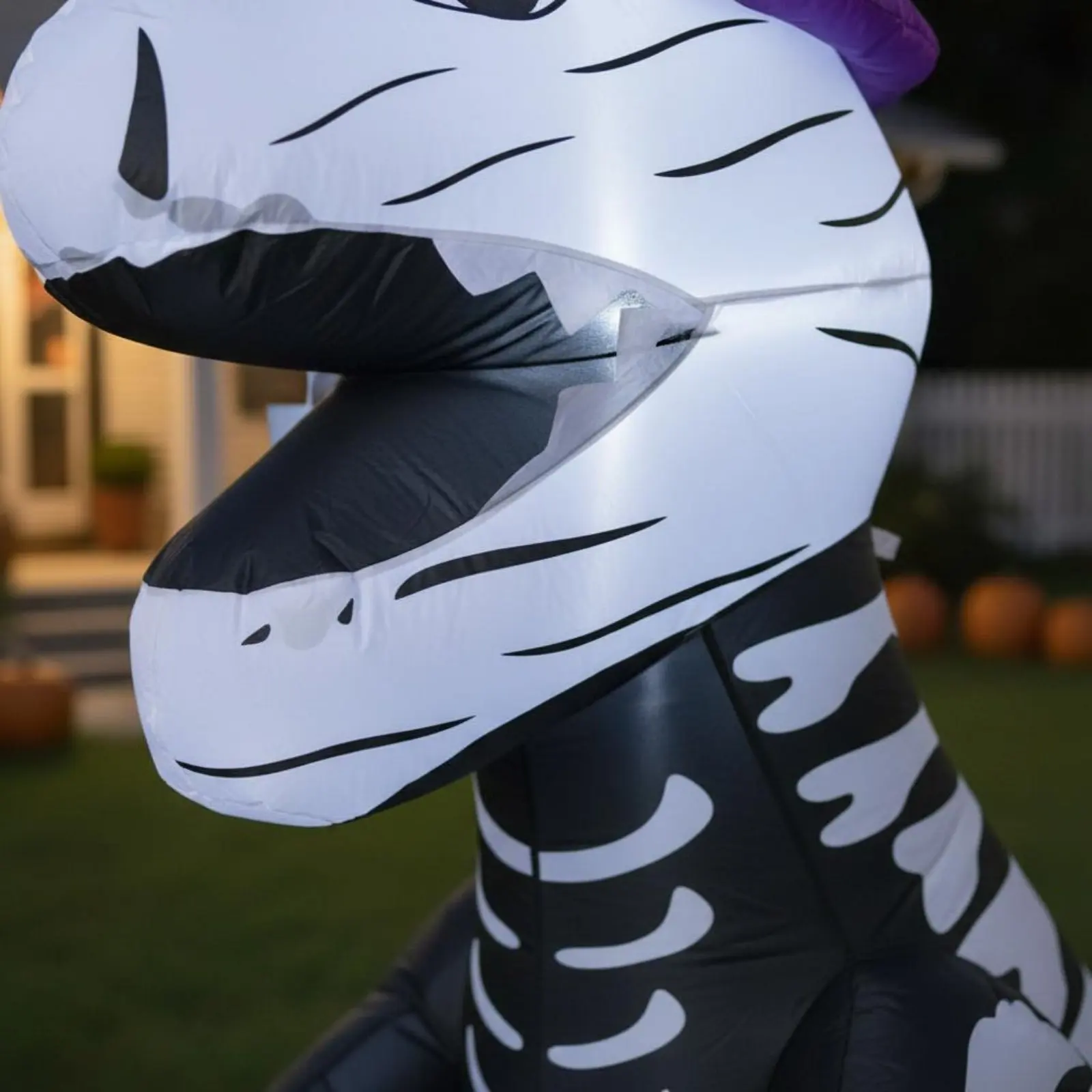 

Halloween Inflatable Self-Inflating Lighted Halloween Dino Skeleton Dinosaur Inflatable Long-Lasting Material Holiday Decoration