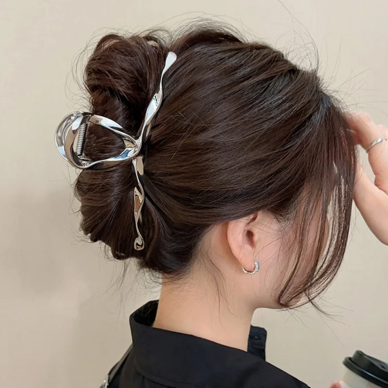 مشابك مخلب شعر معدنية للنساء ، مشبك سمك القرش السبائكي ، إكسسوارات شعر هندسية للفتيات ، لون فضي وذهبي ، مشابك رأس للشعر