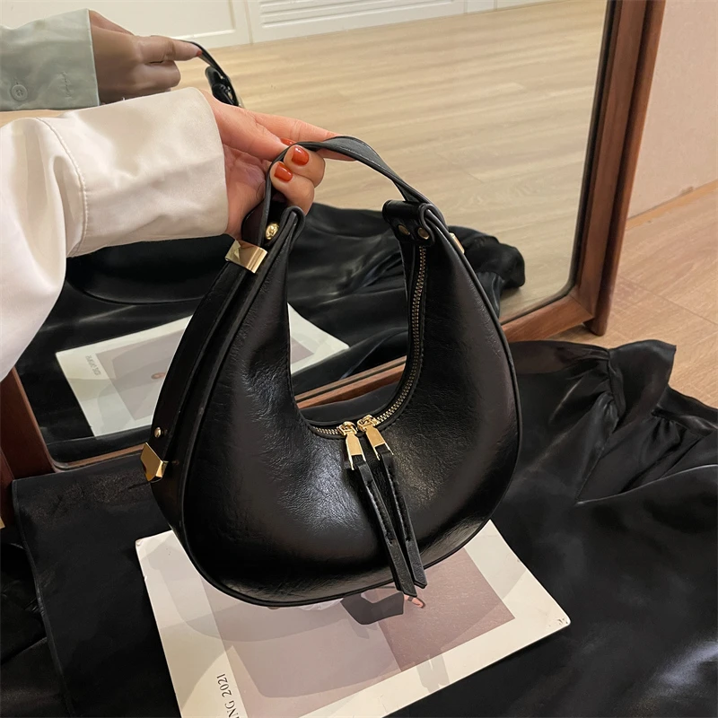 

2025 Winter New Style Women's Retro Fashion Folded Dumpling Handbag High-End Versatile Single Shoulder Bag