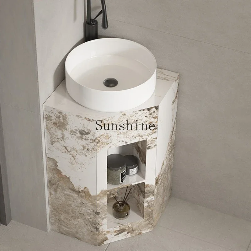 Rock slab triangular column wash basin corner, integrated floor-to-ceiling bathroom balcony corner