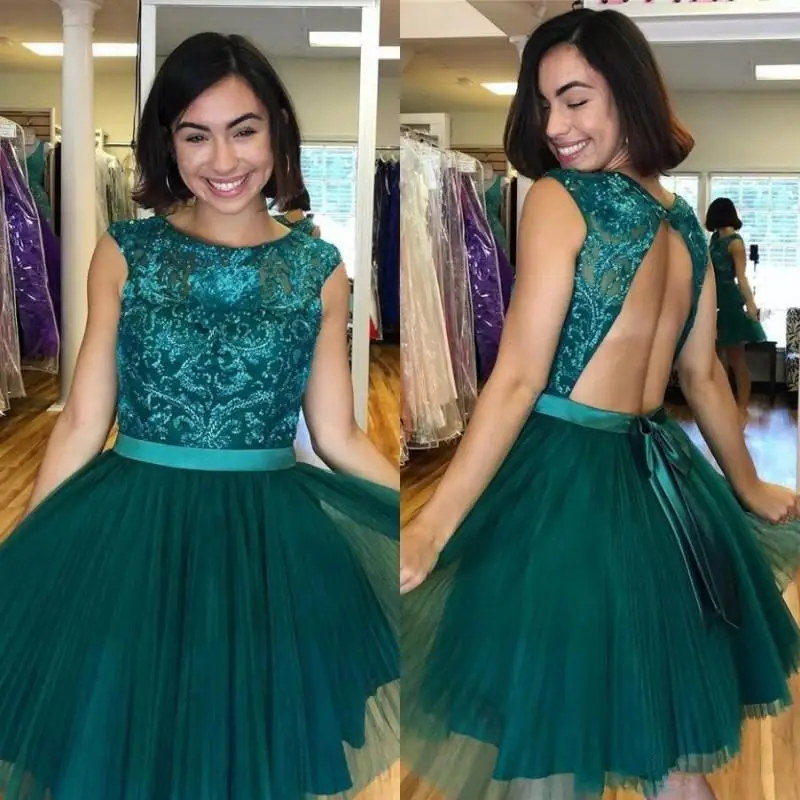 Minivestido corto verde esmeralda para Homecoming, Falda plisada, espalda abierta, manga casquillo, Apliques de encaje, vestido de fiesta de graduación