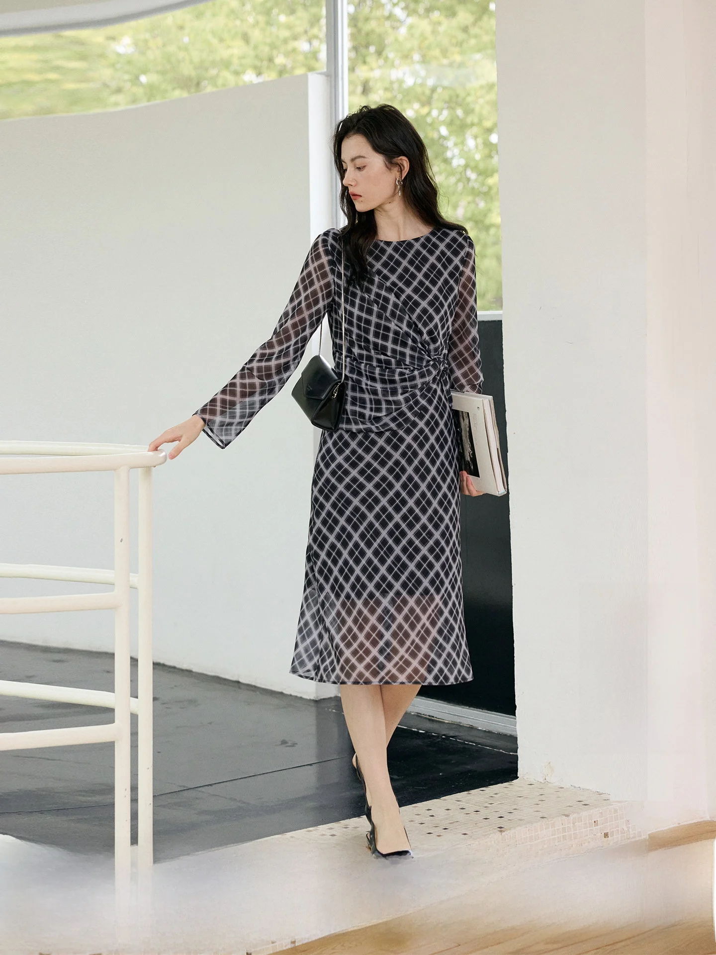 

HeyDr Винтажная женская юбка в клетку с дизайнерским акцентом на весну, на одно плечо, с узлом на талии, утягивающая, во французском стиле, с пуговицами, модель De...