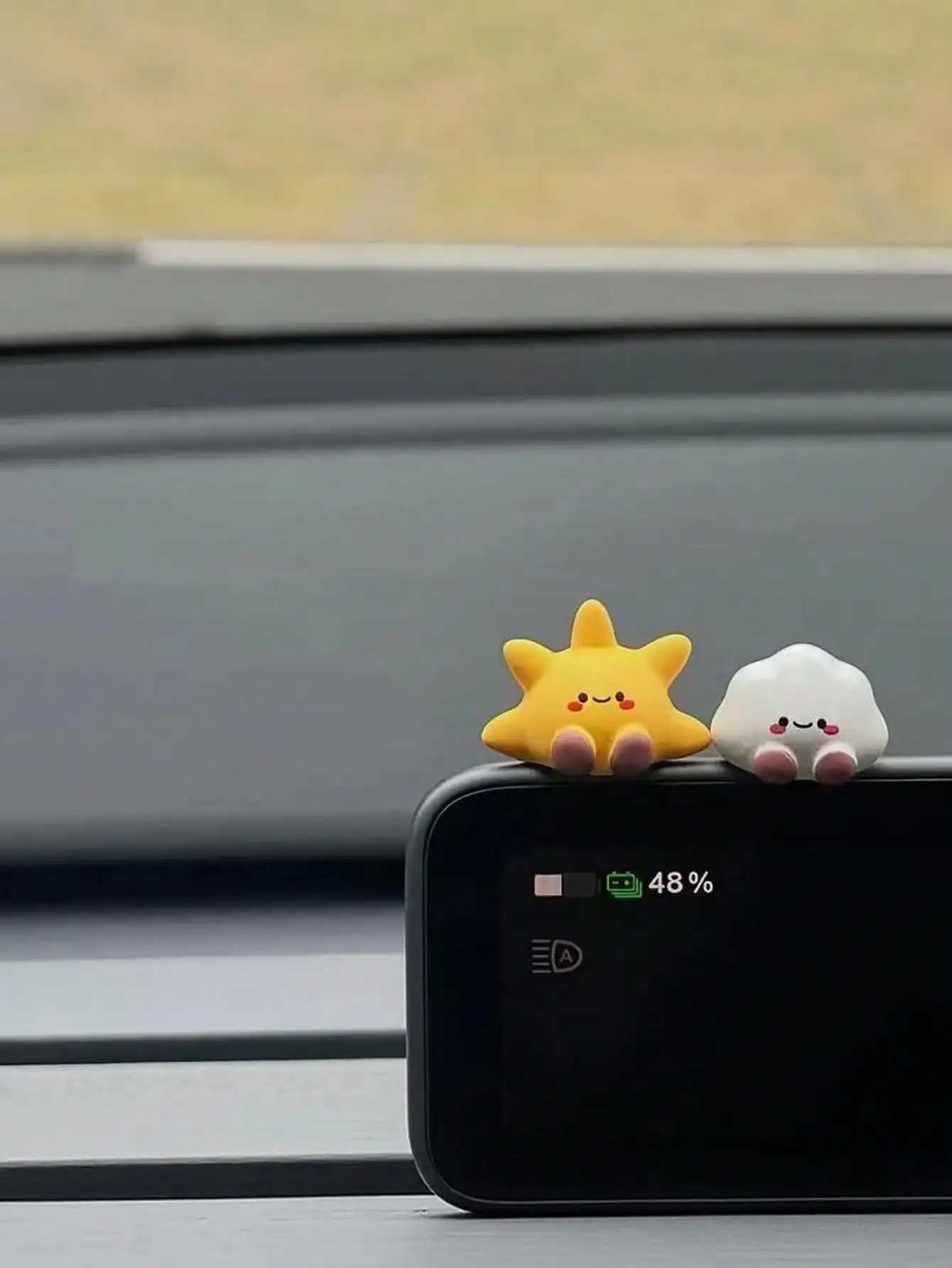 2 adorable mini sun car figurines, perfect for displaying on your car's dashboard—small and exquisite
