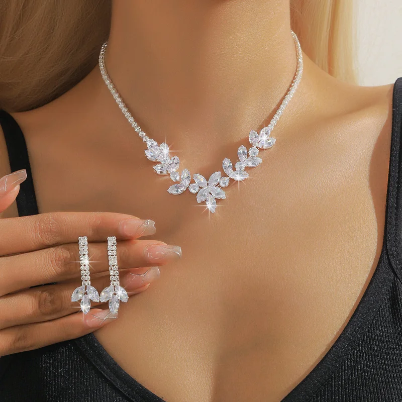 

New Super Sparkling Zircon Butterfly Tassel Earrings Necklace Set Elegant Fashion Collarbone Chain High-end Wedding Accessories