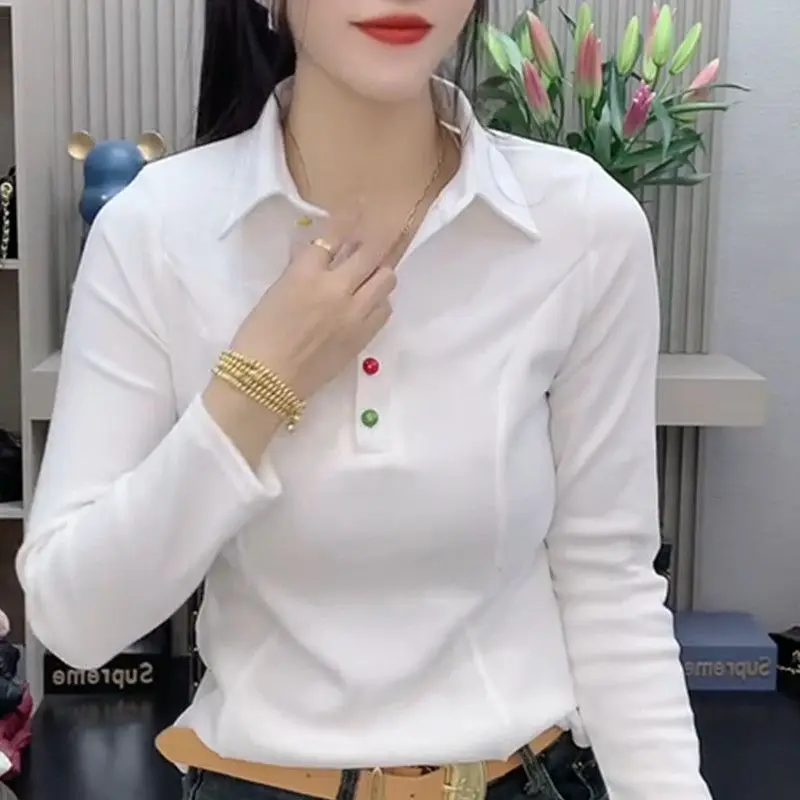 เสื้อยืดคอโปโลกระดุมสีต่อกันใหม่สำหรับแฟชั่นของผู้หญิงลดอายุและมีสไตล์อเนกประสงค์