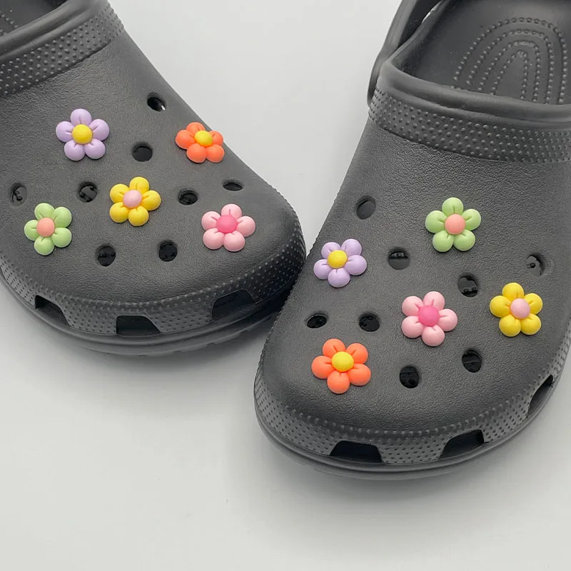 10 pezzi nuovi fiori colorati icona spille per scarpe per sandali da donna accessori per la decorazione parti fai da te ciondoli per scarpe Kawaii