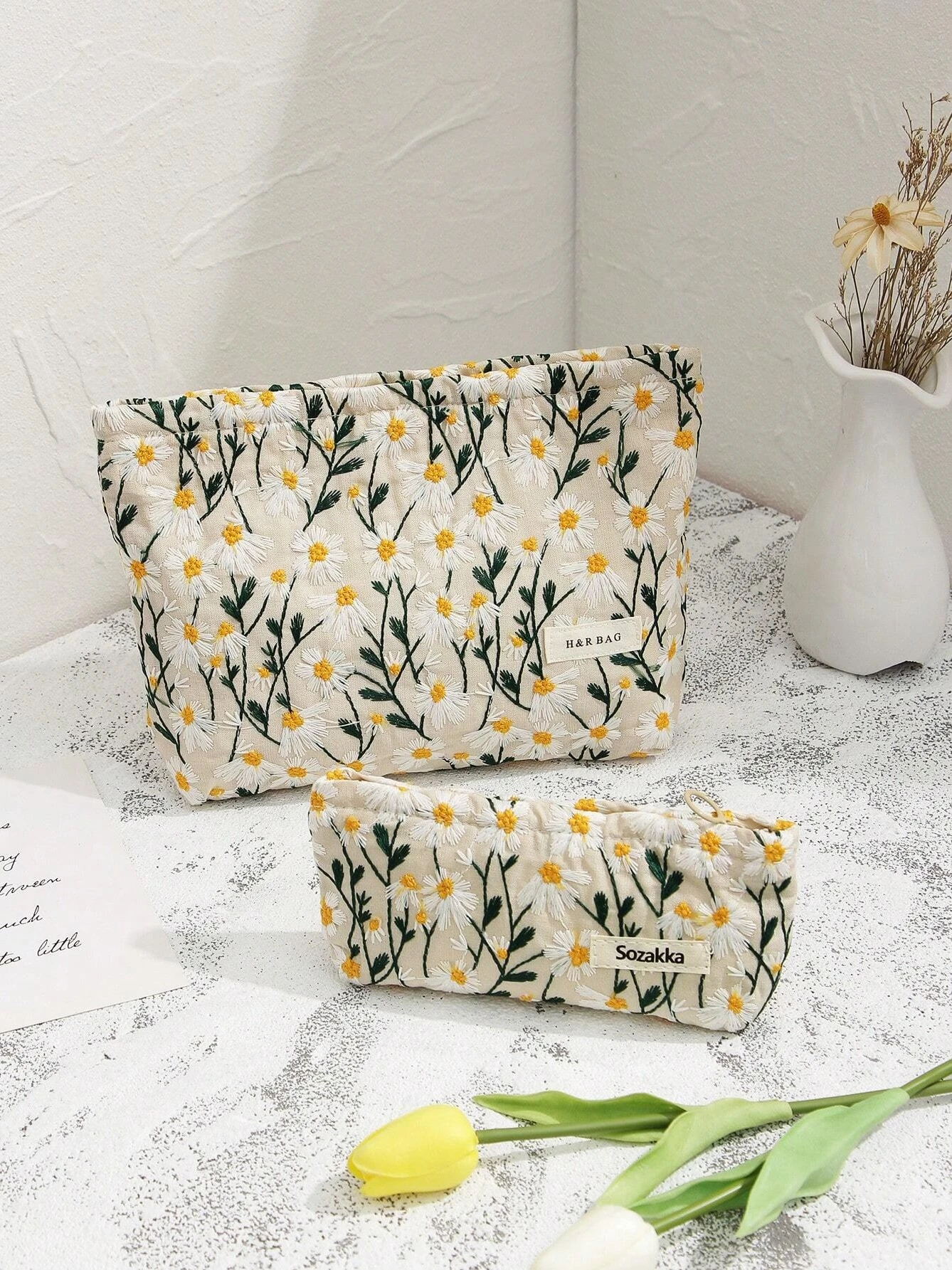 Embroidered Daisy Flower Floral Cosmetic Bag Portable Travel Bag Carry On Makeup Bag Skin Care Bag Toilet Bag Gift Box Women