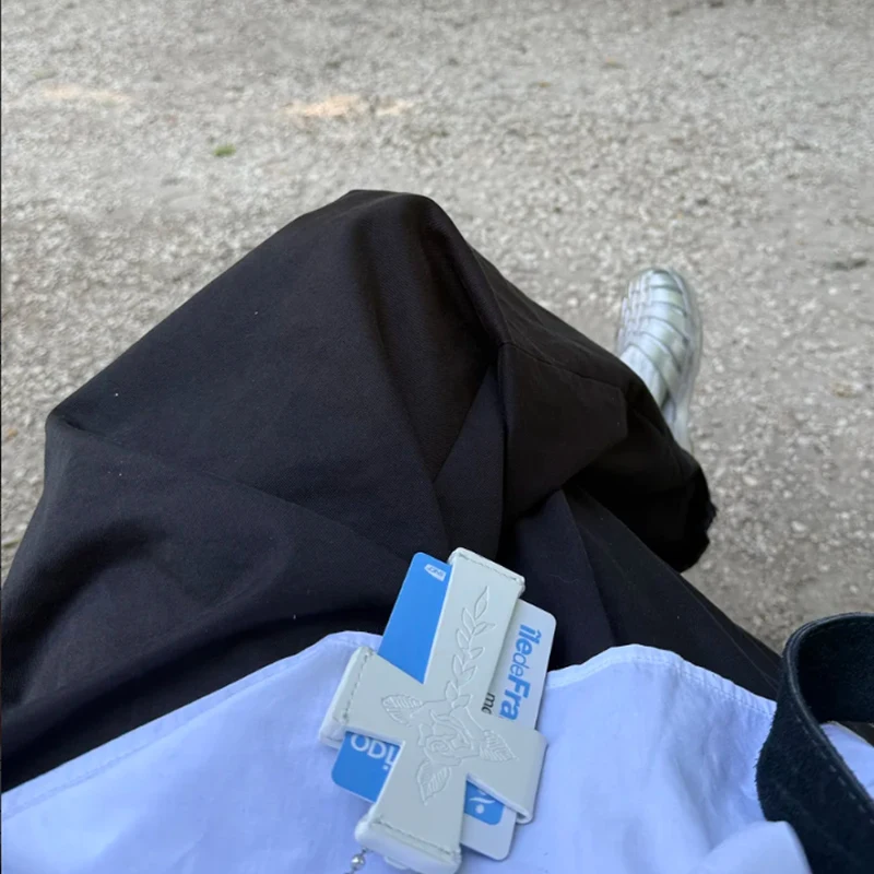 Y2K Kreuz-Acryl-Kartenhalter, tragbarer Halsketten-Stil, Ausweishülle mit Perlenkette, süßer Hip-Hop-Taschenanhänger – Detail 8