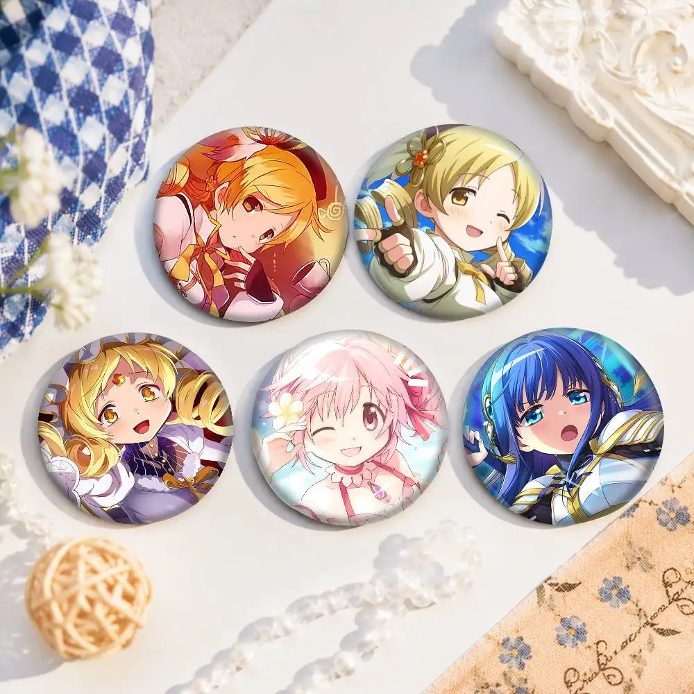 Broche en fer blanc Puella Magi Madoka Magica, figurine, badge, broches faites à la main pour la décoration de sacs à dos et de vêtements