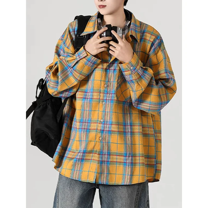 

Клетчатая рубашка мужская свободная ретро-тренд весной и осенью с высоким ощущением молодежного пальто-рубашки с длинными рукавами.