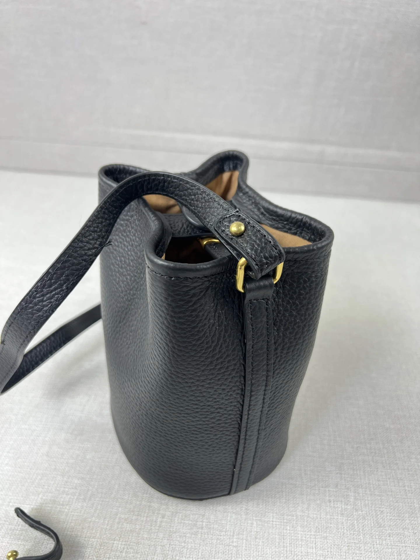 

Женская универсальная сумка-ведро из воловьей кожи с верхним слоем, высококачественная сумка из натуральной кожи на одно плечо, подмышками