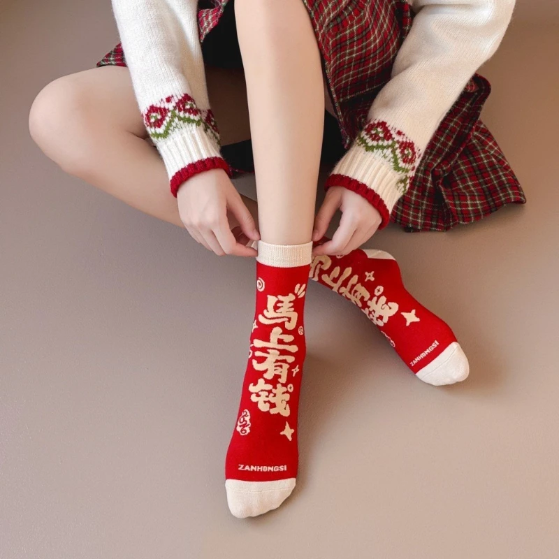 زوجان من الجوارب الحمراء لعام 2026 على شكل سنة الحصان تتميز بالسعادة والحظ السعيد، جوارب لطيفة للزوجين للعام الجديد #5