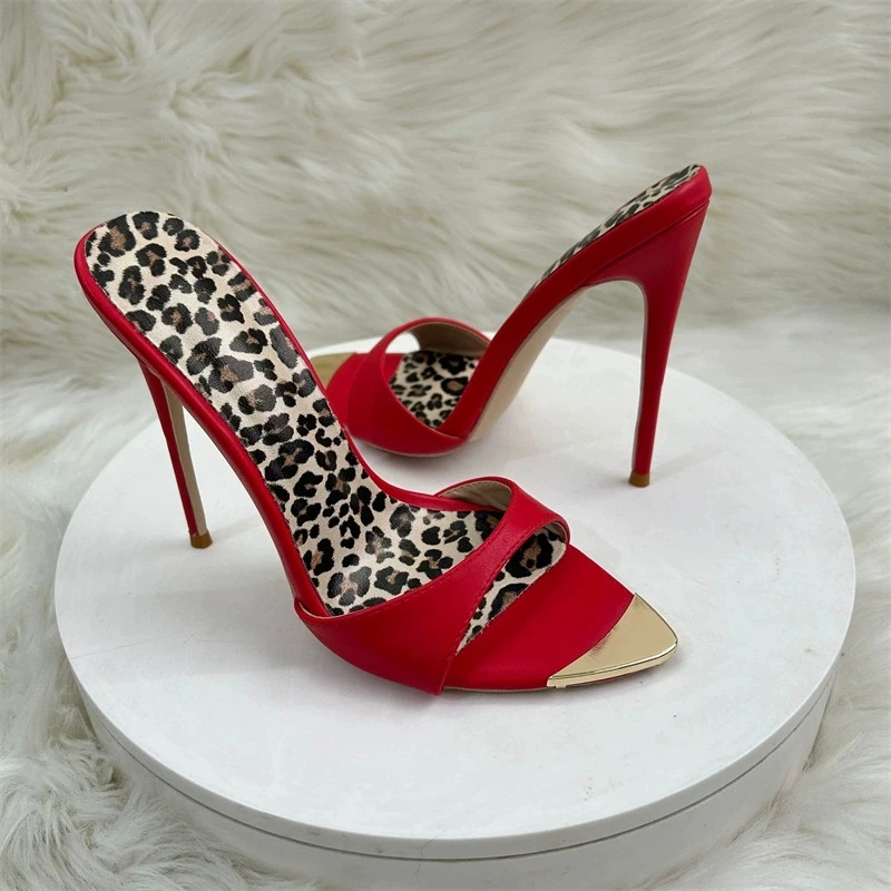 

Европейские и американские тапочки на высоком каблуке для девочек, женские шлепанцы на тонком каблуке 2025 года, одна линия, крутая верхняя одежда с острым носком и открытым носком, женская