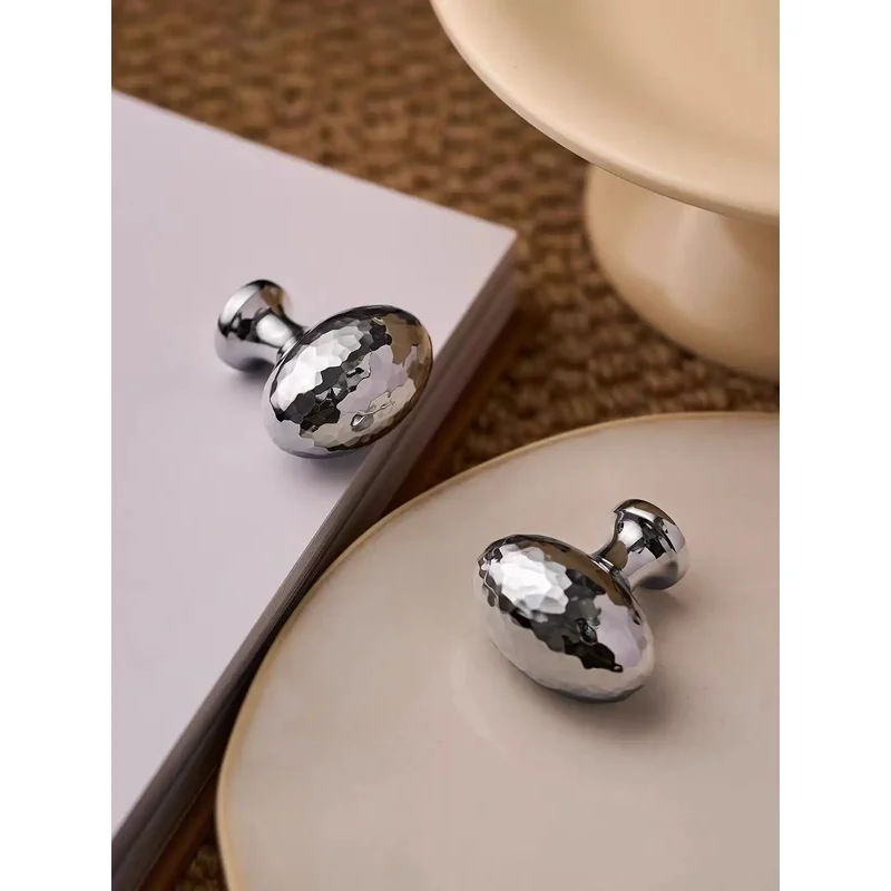 Chrome-plated brass silver dove egg wardrobe door handle, modern light luxury simple hammered drawer cabinet wine cabinet handle