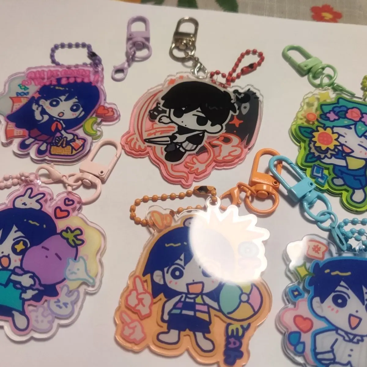 LLavero de Anime para mujer, llavero acrílico OMOR, llavero de dibujos animados para hombre, colgante, accesorios de adorno, regalo para Amiga