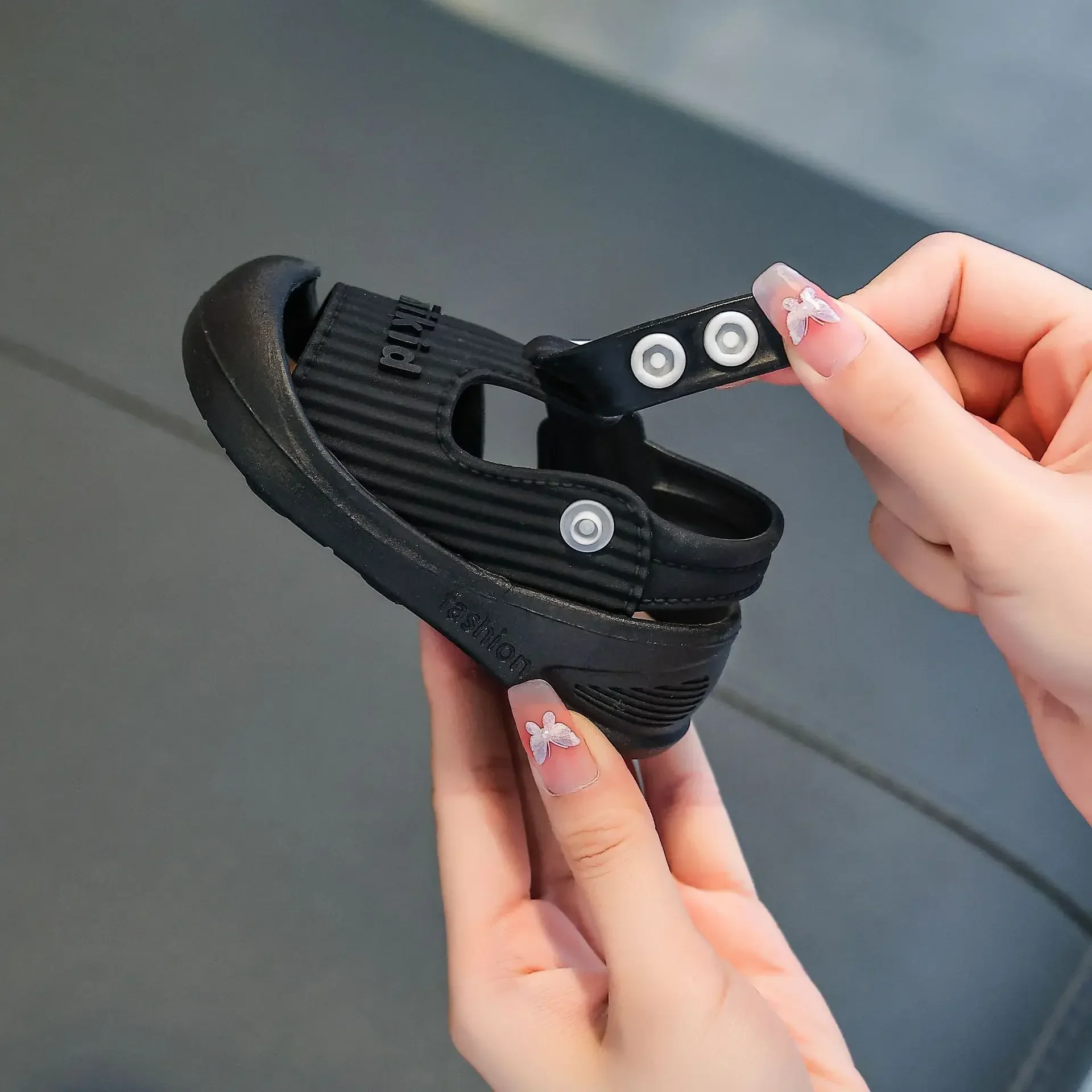 2026 Neue Sommer-Babysandalen für 0-3 Jahre, geschlossene Zehenpartie, rutschfeste, weiche Sohle, Lauflernschuhe für Kleinkinder Jungen – Detail 7