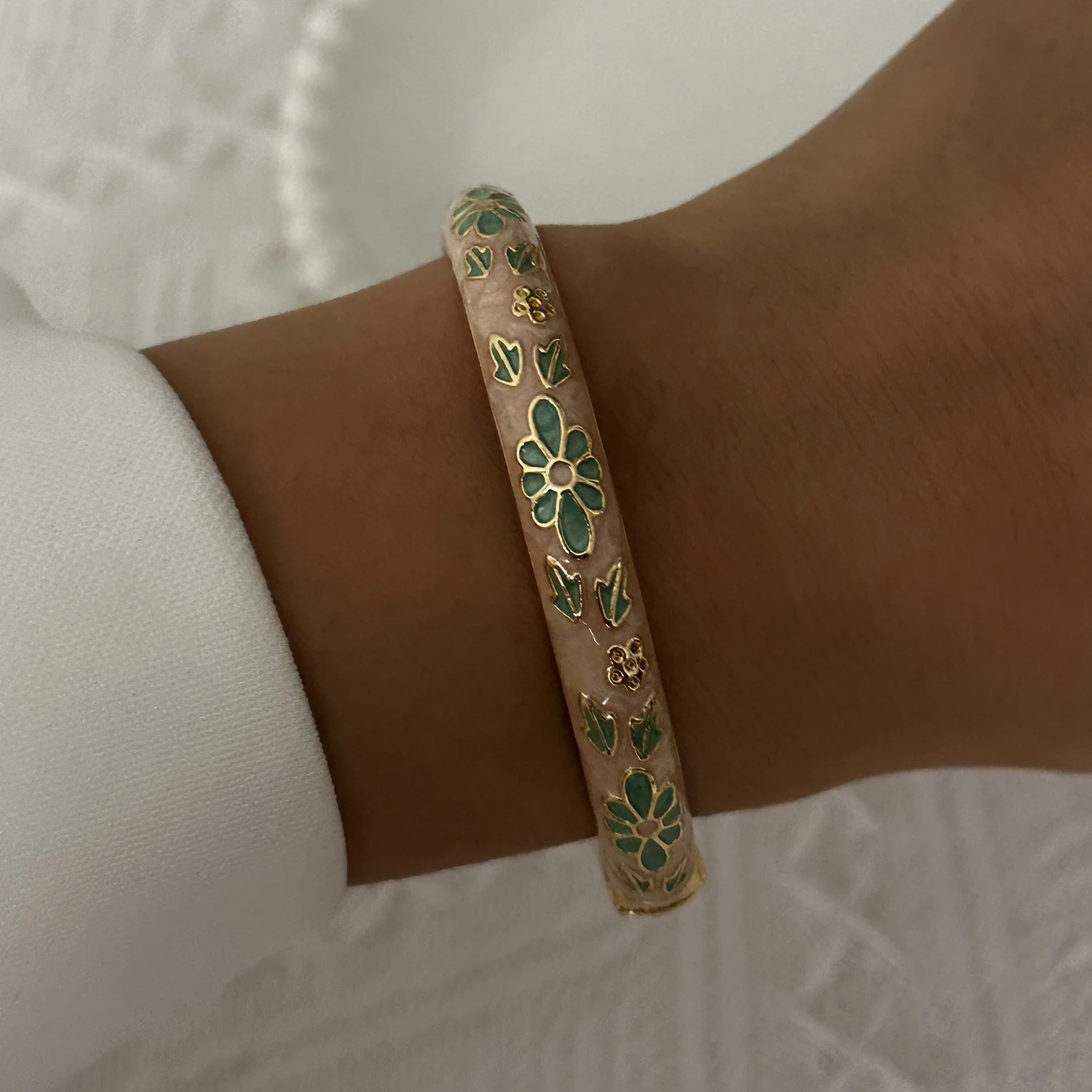 Trendiger Emaille-Vintage-Cloisonné-Armreif für Damen, böhmisches, farbenfrohes, florales Frühlingsarmband, ethnische Charms, Schmuckzubehör