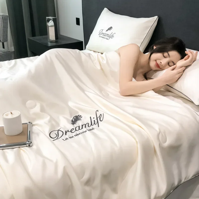 

NEW Luxury Embroidery Summer Thin Quilt 4 Pcs Set Silky Breathable Queen Quilts Air-conditioned Comforter Bedding Set Blanket