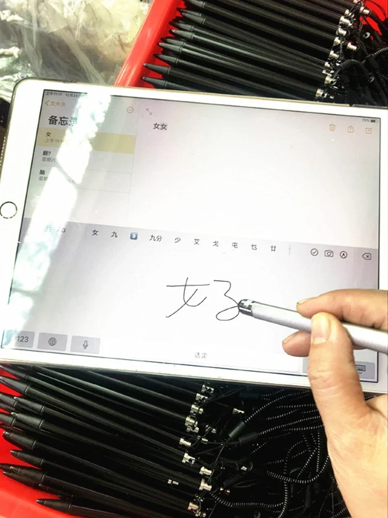 Matita stilo Touch Screen con penna capacitiva colorata da 100 pezzi per iPhone Samsung iPad Tablet penne Touchscreen multifunzione