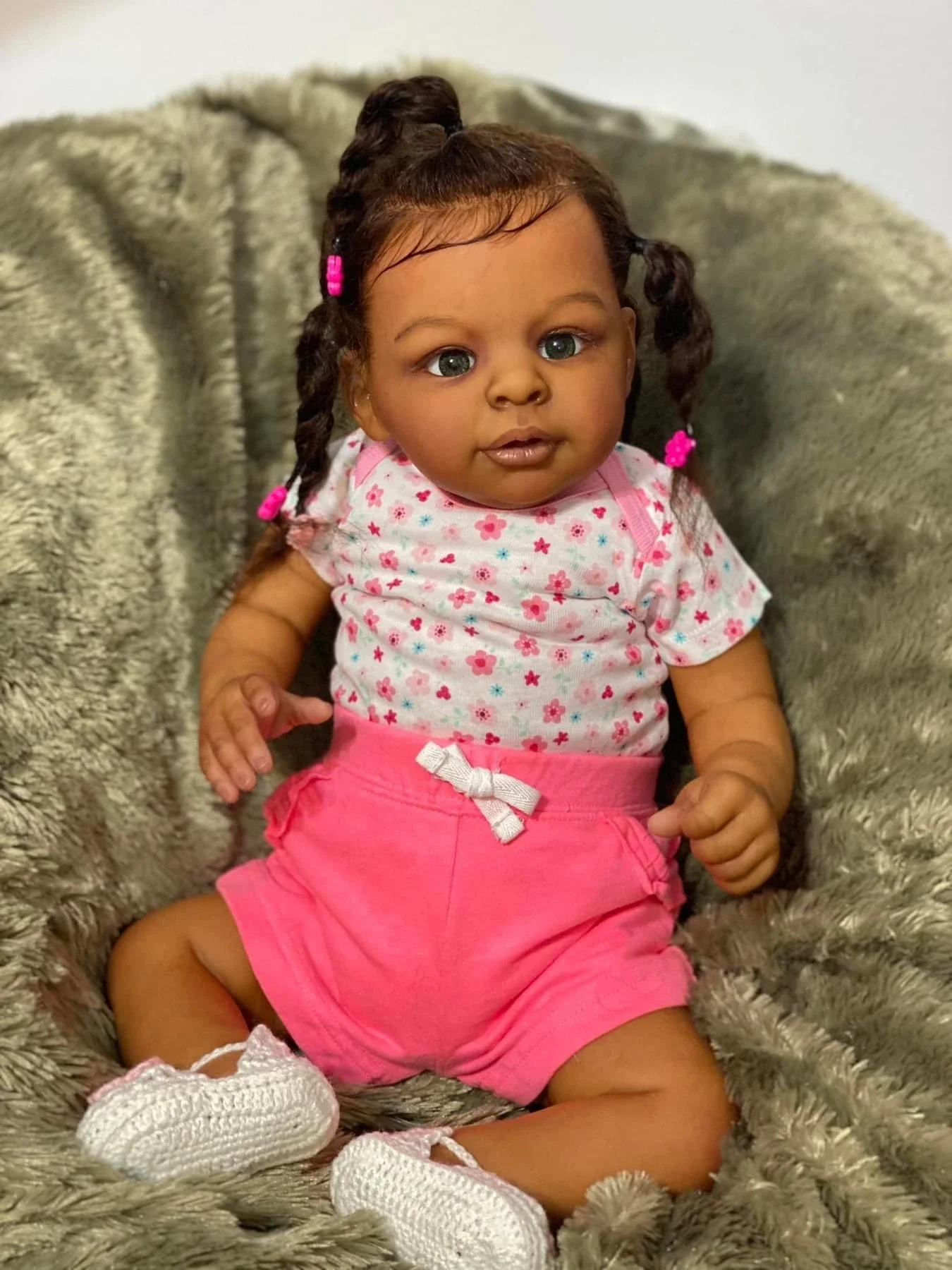 60cm Jaylan in Dark Brown Skin Color Soft Body Reborn Toddler African American Cuddly Baby Girl Doll Hand-rooted hair