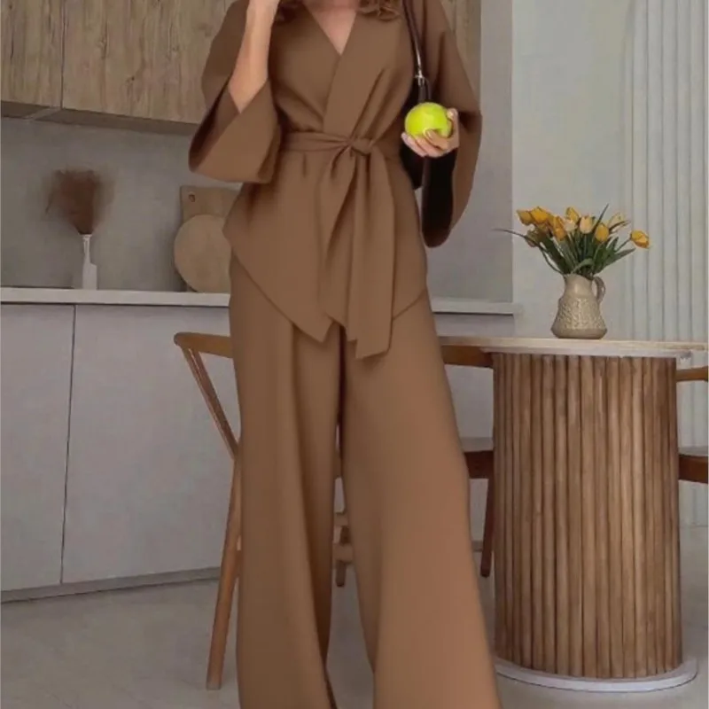 Jesienno-zimowy modny elegancki seksowny komplet: bluzka z dekoltem w serek, wiązana w talii, z długim rękawem + luźne spodnie z szerokimi nogawkami, zestaw dwuczęściowy damski.