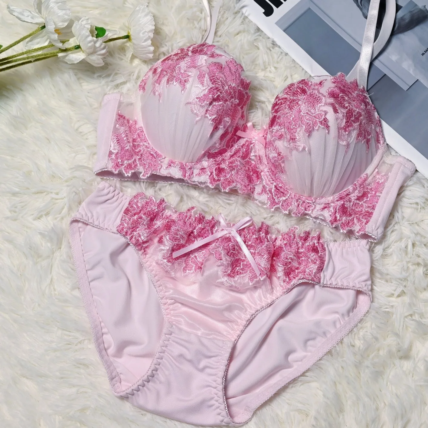 

New lace lingerie set 3D three-dimensional skin-friendly gathered underwear sexy female girls bra embroidery steel ring bras