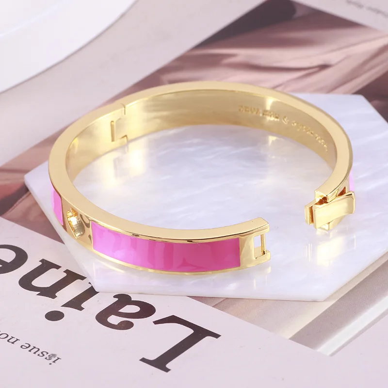 European and American fashion brass gold plated hollow heart cherry blossom powder bracelet women's light luxury jewelry