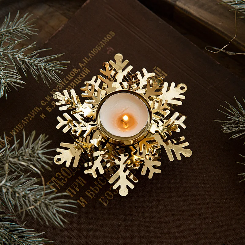 

Christmas Golden Snowflake Candlestick Xmas Metal Christmas Decorations Elegant Candle Holder for Holiday Decorations