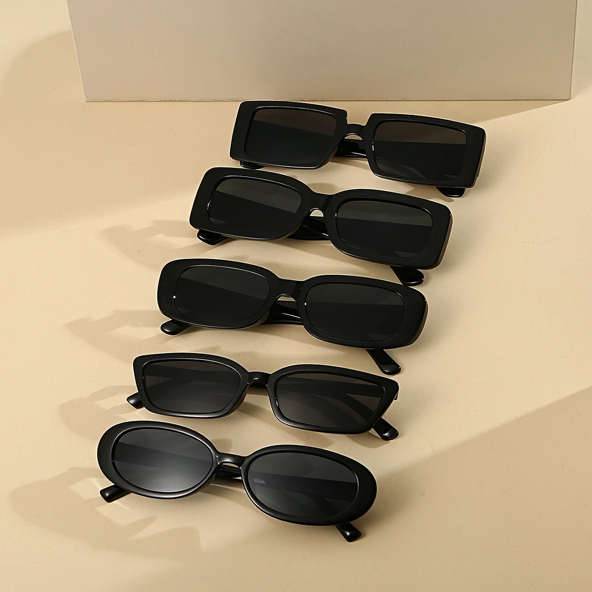 5-teiliges europäisches und amerikanisches klassisches gemischtes schwarzes klassisches Set für Damenbrillen, cooles und vielseitiges Strandbrillen-Set im Street-Style
