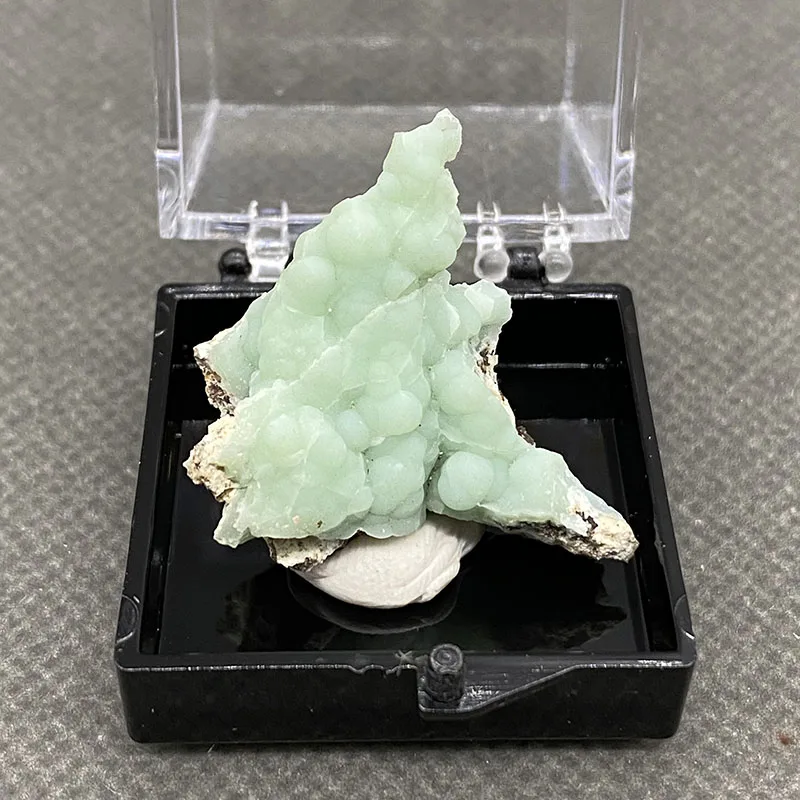 100% natural gibbsite (fluorescence effect green) original crystal mineral specimen +Box size：35*35*35mm