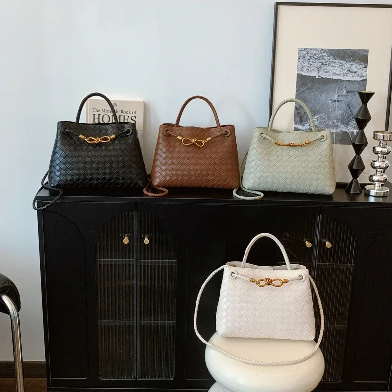 Женская сумка 2025: однотонная, клетчатая текстура и щедрая вместимость — идеальная сумка через плечо для повседневных поездок и путешествий.