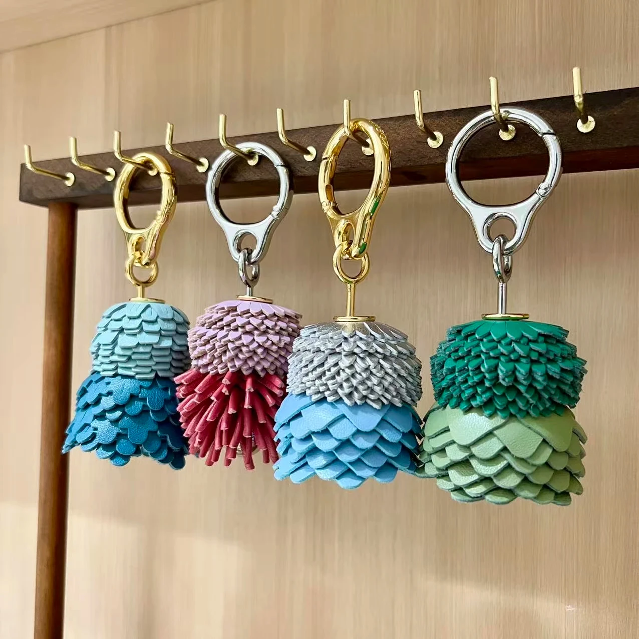 

DIYLuxury sheepskin metal keyring, also serves as a handbag charm for women and makes an ideal birthday gift.