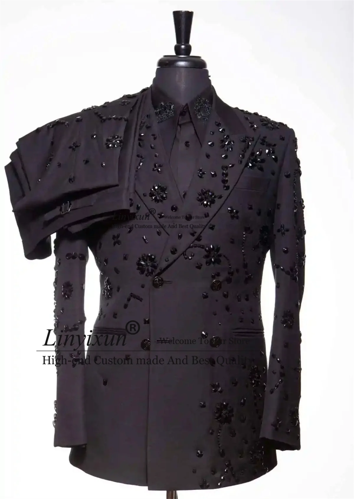 

Stunning Metal Embellished Crystal Men Suits 2 Pieces Sets Party Prom Blazer Customized Double Breast Groom Tuxedos Ropa Hombre