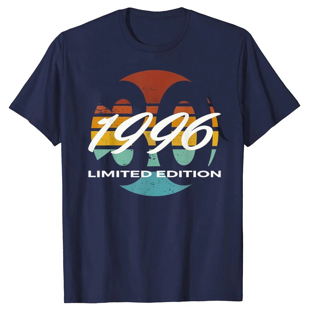 30. Geburtstag Mann Frau 30 Jahre 1996 Lustiges Geschenk-T-Shirt Geboren im Jahr 1996 Fantastisches T-Shirt mit Y2k-Buchstaben bedruckt, neuartiges Grafik-Top – Detail 2