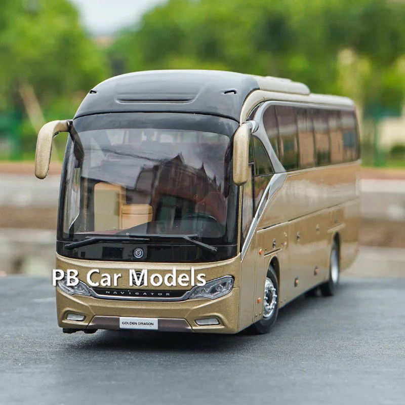 1:42 alloy car model of the original Xiamen Golden Travel Bus Jinlong XML6129 Pilot Bus