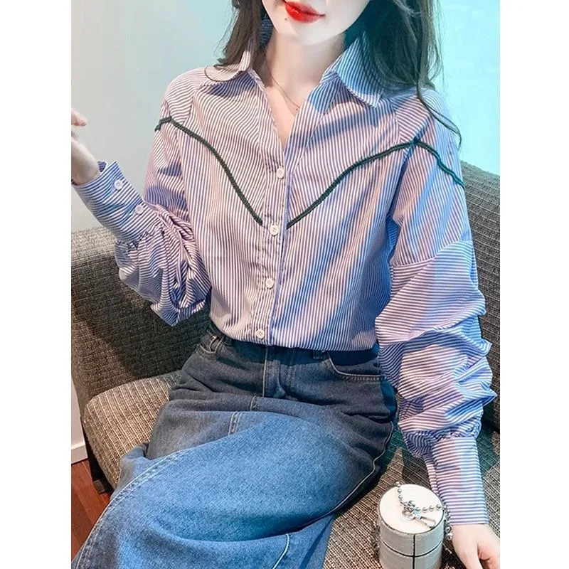 

Women's Casual Striped Shirt with Green V-Shaped Trim Lapel Loose Fit Puff Long Sleeve Daily Blouse