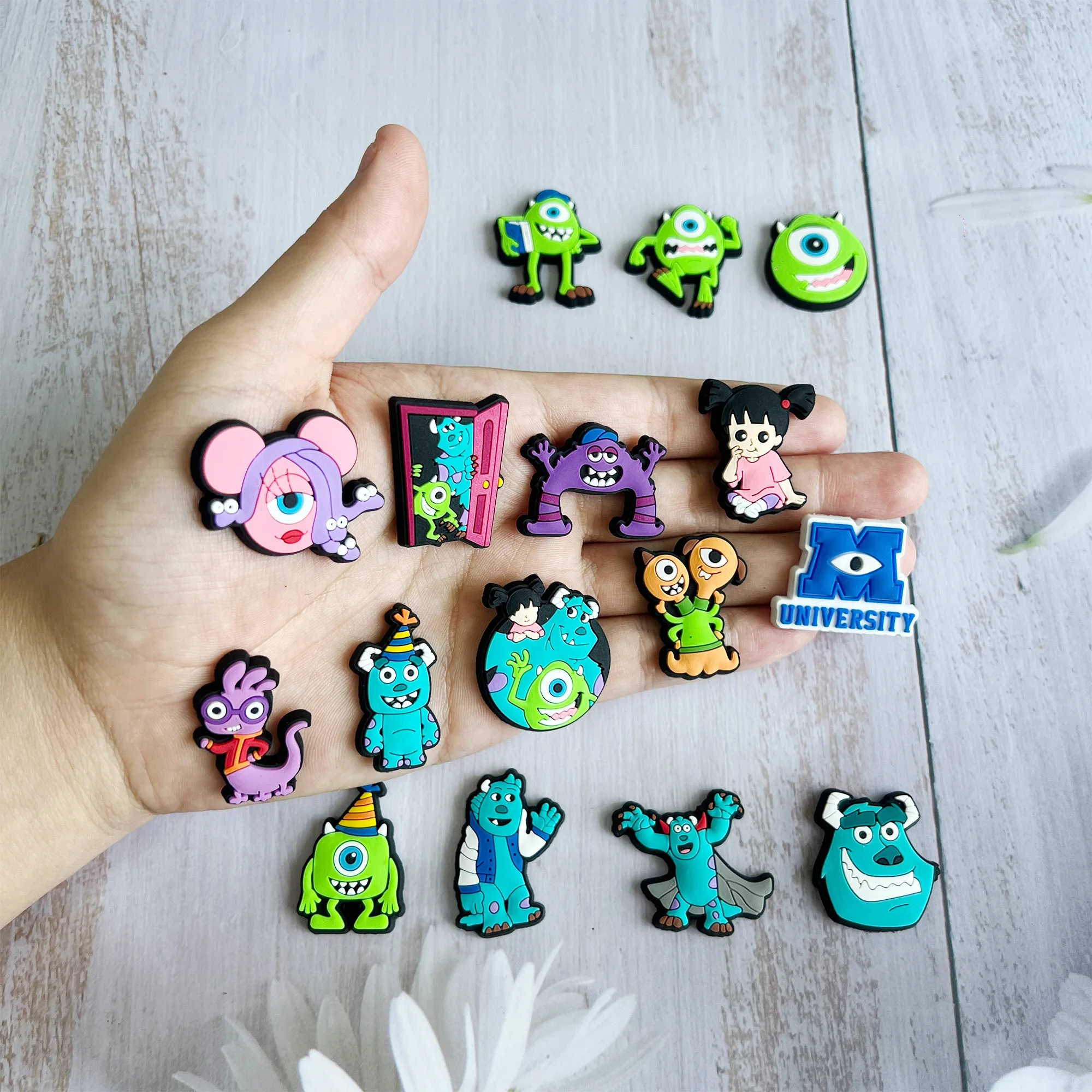 1/7/16Pcs Rondom Disney Monsters University Charm Set For Crocs - Pvc Shoe Accessories & Flower Buckles