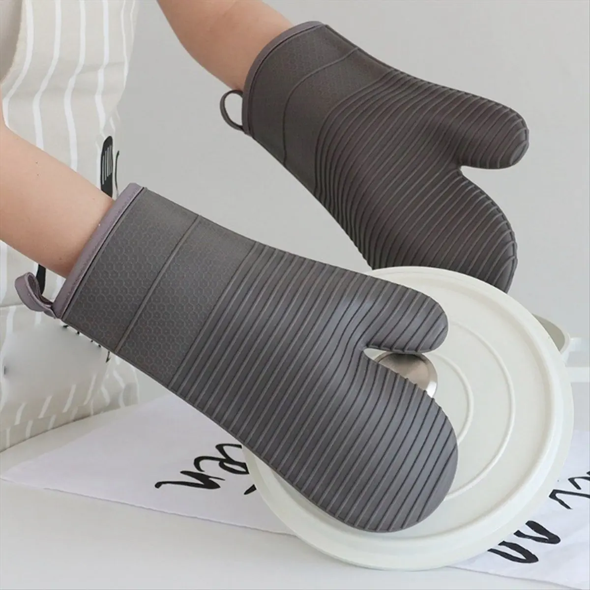 A25I High Temperature Silicone Insulation Gloves Anti-Scalding Microwave Gloves Thickened Baking Oven Gloves