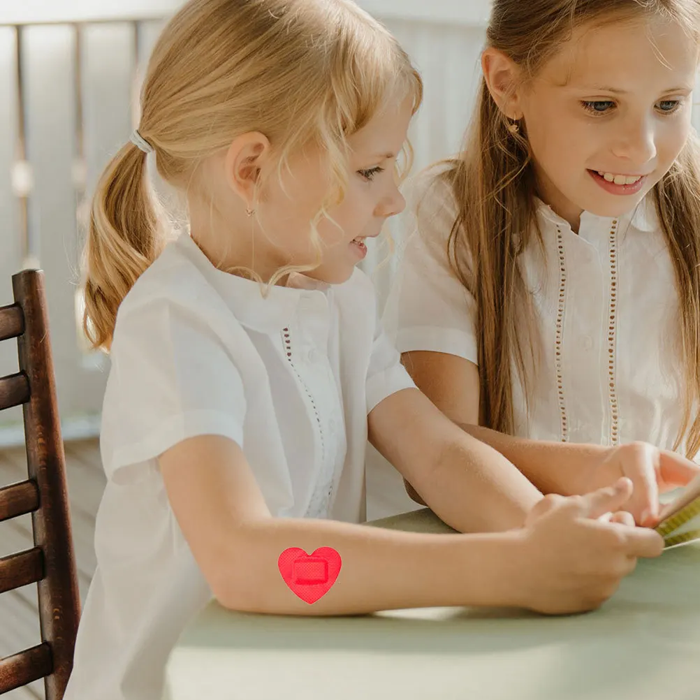 

25Pcs Heart Shaped Waterproof Bandages Strong Adhesion Breathable Material for Abrasions Cuts Ideal for Outdoor Aid