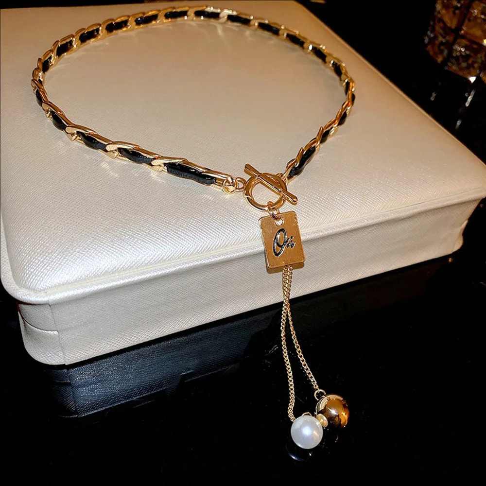 

Artificial Leather Letter-shaped OT Buckle Tassels Pearls Necklace Fashionable Niche And High-end Collarbone Chain