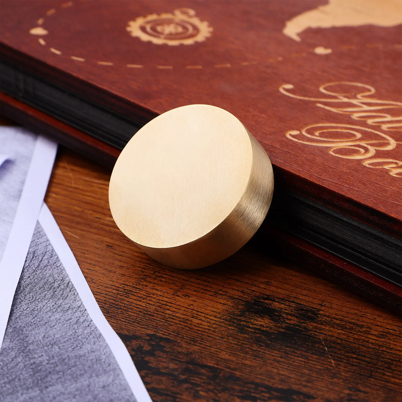 Brass Chinese Calligraphy Paperweight Portable Mini Paperweight for Home Office Study Desk Decoration Calligraphy Painting