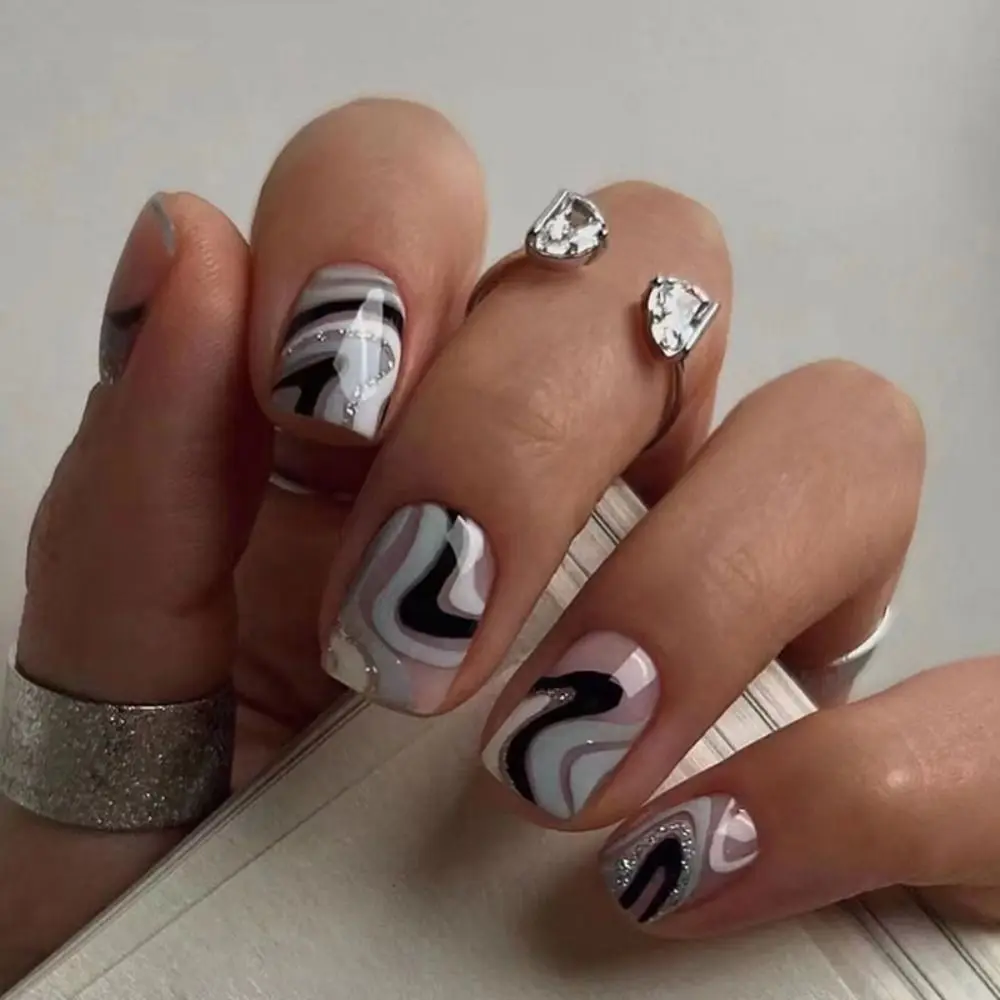 24 Pz/scatola Cuore Ciglia Modello Falso Nials Francese Breve Quadrato FAI DA TE Unghie Finte Punte Del Chiodo Staccabili Presse sulle Unghie Strumento di Manicure